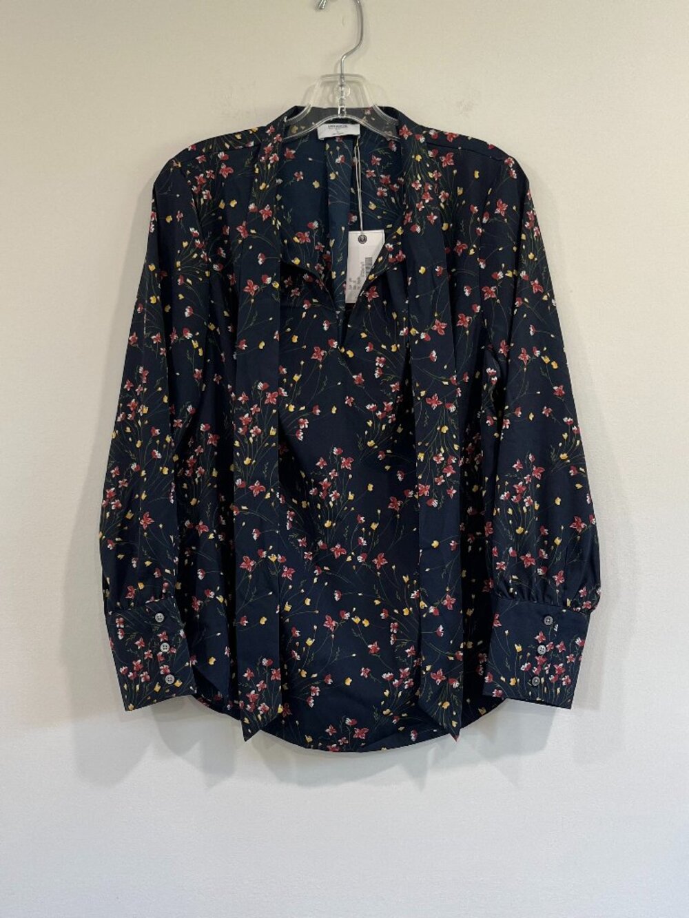 Untuckit Lynn Navy Blue Floral Button Up Long Sleeve Blouse Size Large